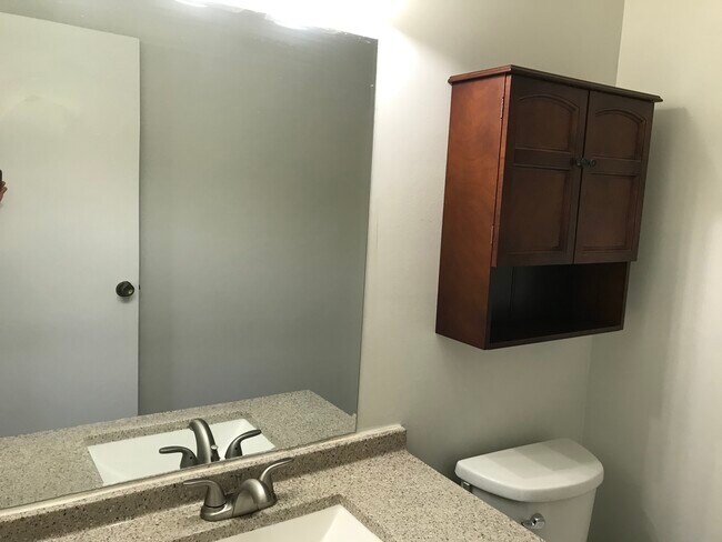 Master bathroom - 723 Mercer Dr