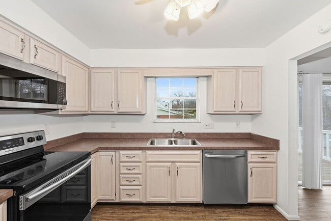 Building Photo - WESTWOOD - Spacious 3 bed 2.5 ba 2 car garage