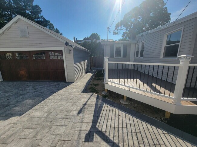 Building Photo - 218 Chatham Ave