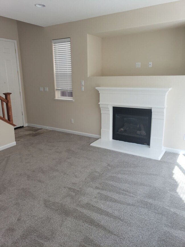 Building Photo - Wow! Move In Ready