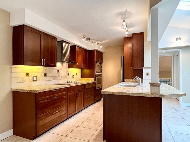 Building Photo - 10340 Fischer Pl NE