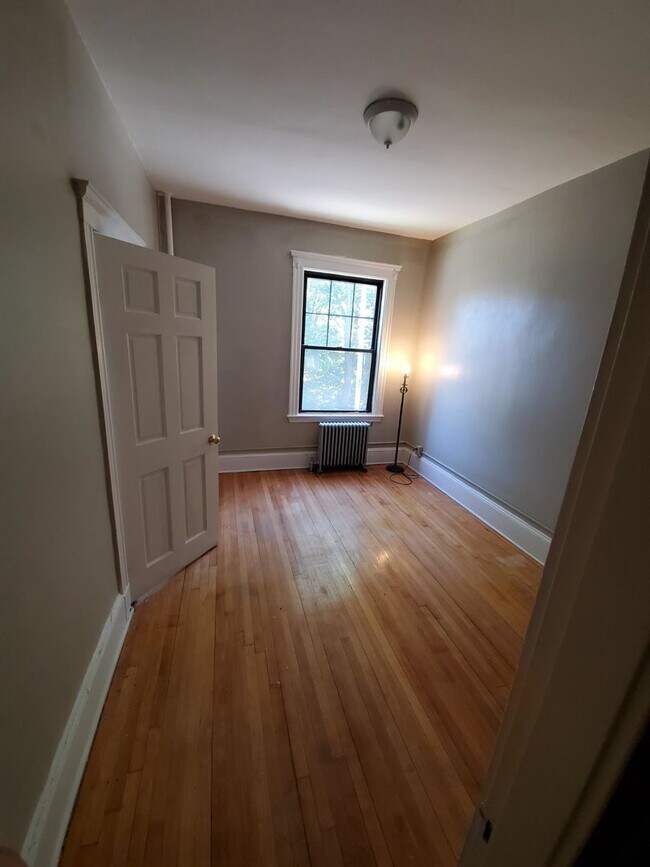 Building Photo - 43 Gordon St