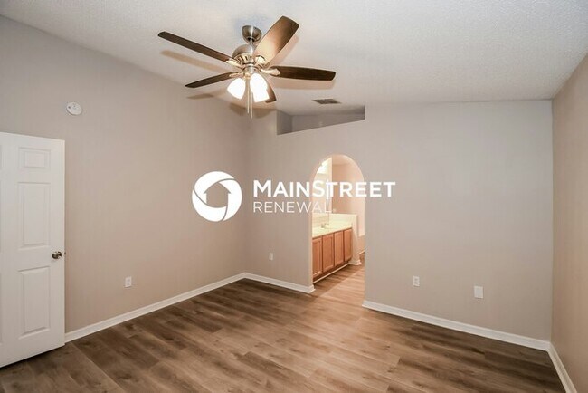 Building Photo - 3 Bedroom Pet-Friendly Home in jacksonville, FL with Main Street Renewal