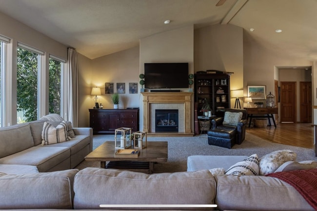 Building Photo - $4,500 - 4 Bed / 3 Bath Stunning Single Family Home in South Hill