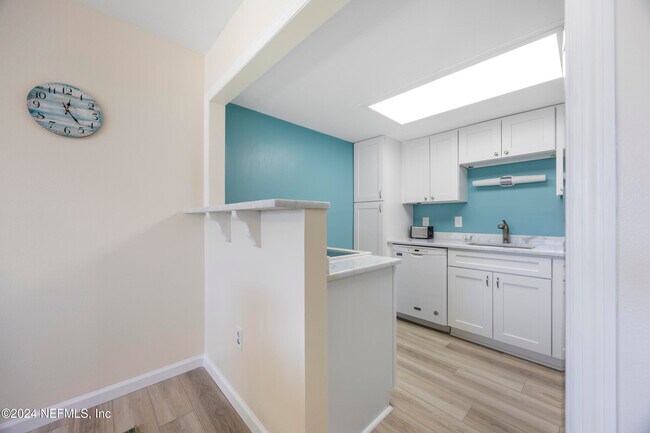 Building Photo - 2313 Costa Verde Blvd
