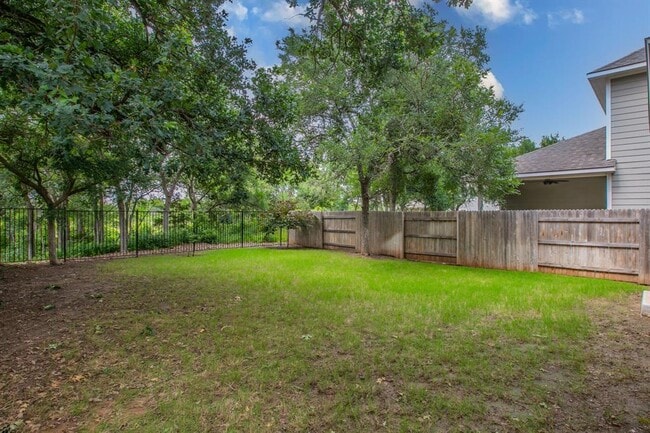 Building Photo - 173 Riverhill Dr