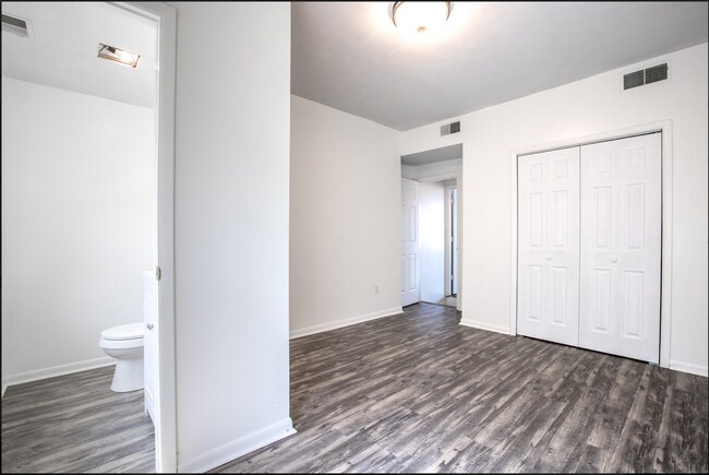 Building Photo - 415 E Carson St