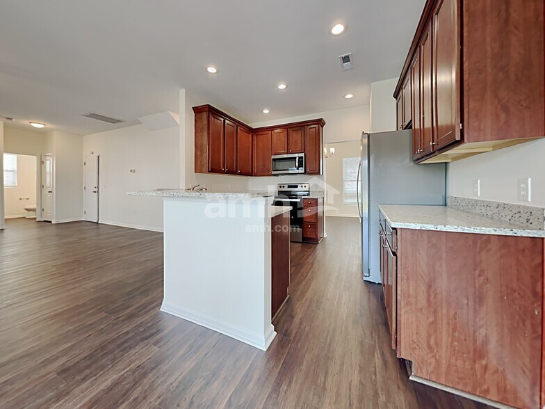 Building Photo - 136 Marinella Dr