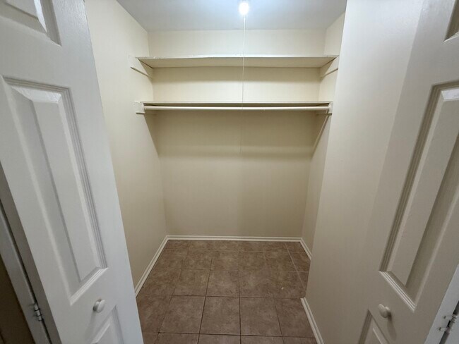 Building Photo - 110 N Kenilworth Ave