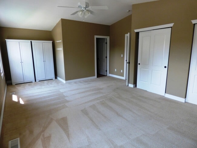Building Photo - Stunning 3 Bedroom/ 3 Bath Home With Large Backyard!