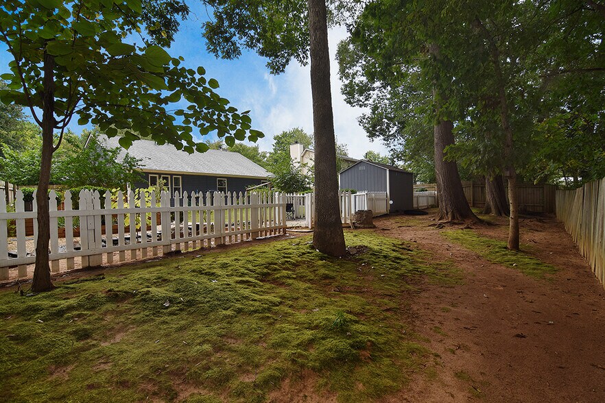 Building Photo - 16611 Glenfurness Dr
