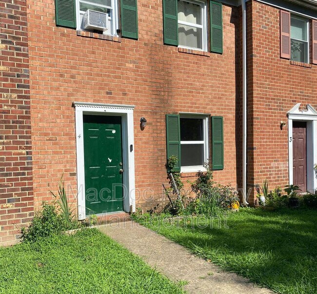 Primary Photo - 4 Manchester Ct