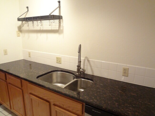 Building Photo - Spacious 2-Story 1-Bedroom/1.5-Bathroom Lo...