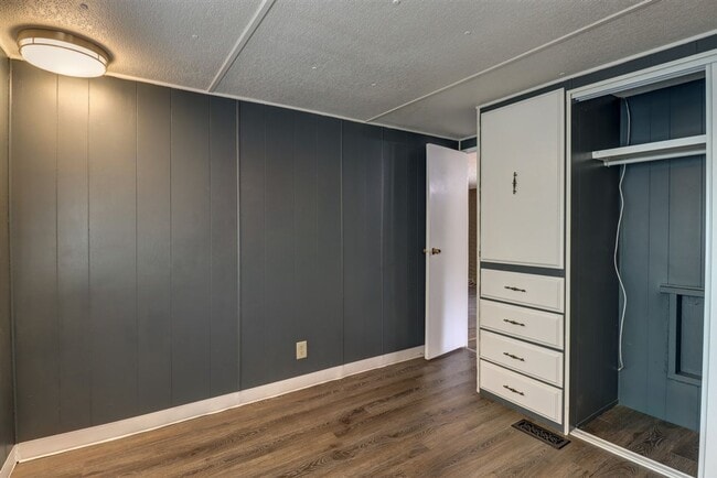 Building Photo - Nature at Your Back Door in this 3 Bedroom...
