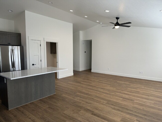 Building Photo - "Charming 3-Bedroom Oasis with Granite Touches in Meridian!"