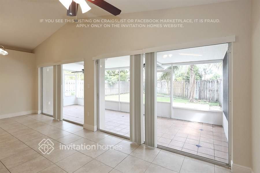 Building Photo - 7651 NW 168th Terrace