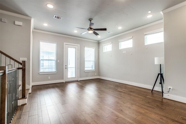 Building Photo - 412 W 28th St