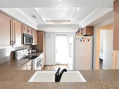 Building Photo - 210 Desert Falls Dr E