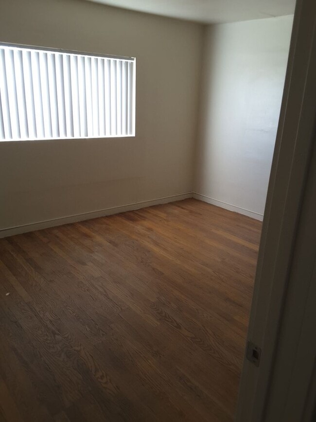 Building Photo - ONLY $1,600 PER MONTH FOR THIS SUPER CUTE, SINGLE FAMILY HOME WITH FINISHED BASEMENT - VERY CLOSE...