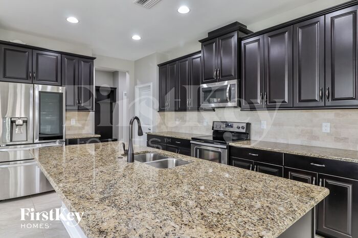 Building Photo - 31543 Fairhill Dr