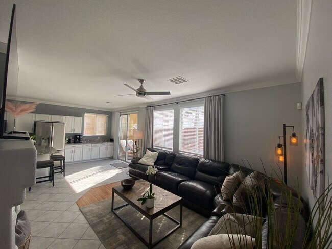 Building Photo - 4 Bedroom Home in Summerlin with Pool