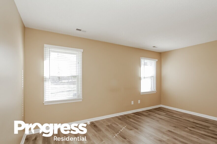 Building Photo - 2130 Teddington Dr
