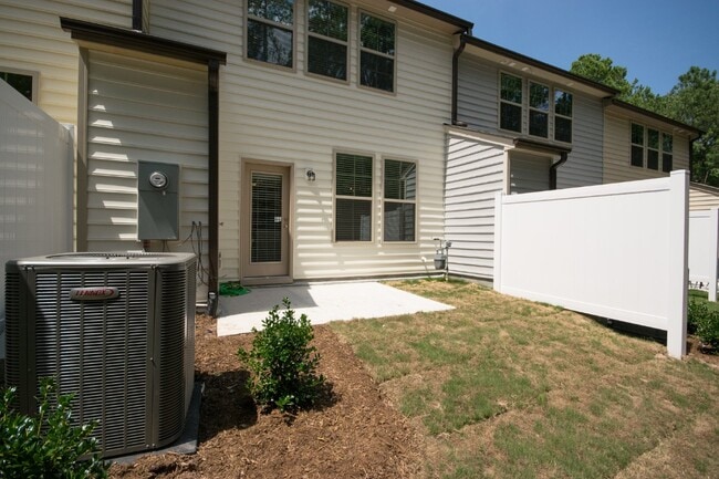 Building Photo - Modern 2 Story Townhome in Brightleaf Comm...