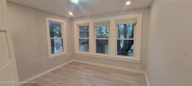 Building Photo - 805 Monroe Ave