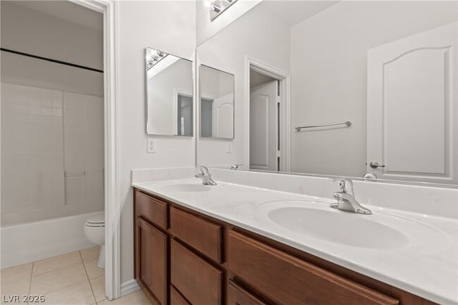 Building Photo - 2831 Dunnottar Ave