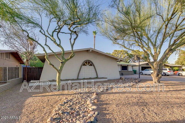 Building Photo - 2110 W De Palma Cir
