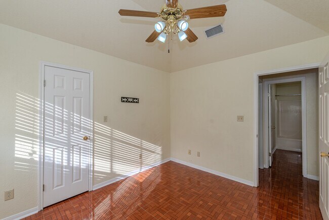 Building Photo - 2330 Sunflower Ln