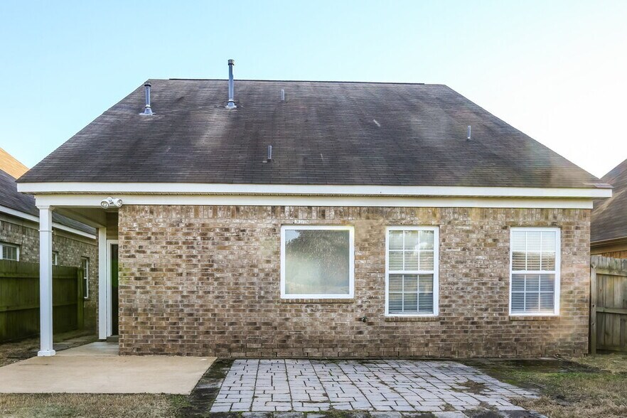 Building Photo - 9918 White Poplar Dr