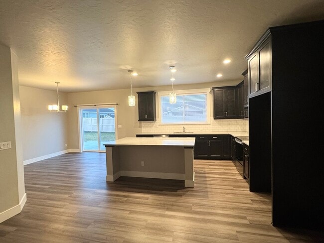 Building Photo - Beautiful Newer Built 3-Bedroom, 2 bath Home in Meadows at West Highlands