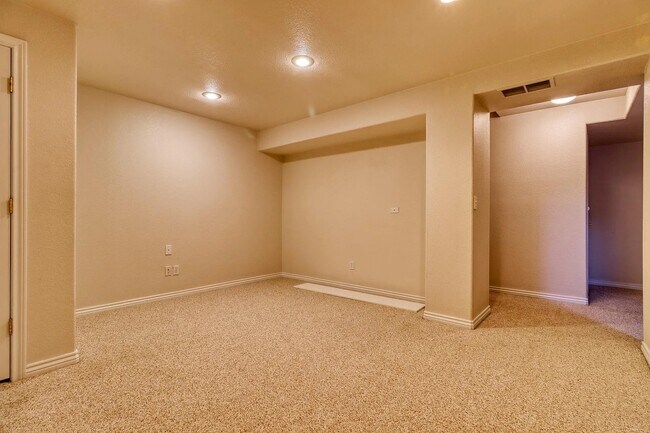 Building Photo - 6697 S Forest Way