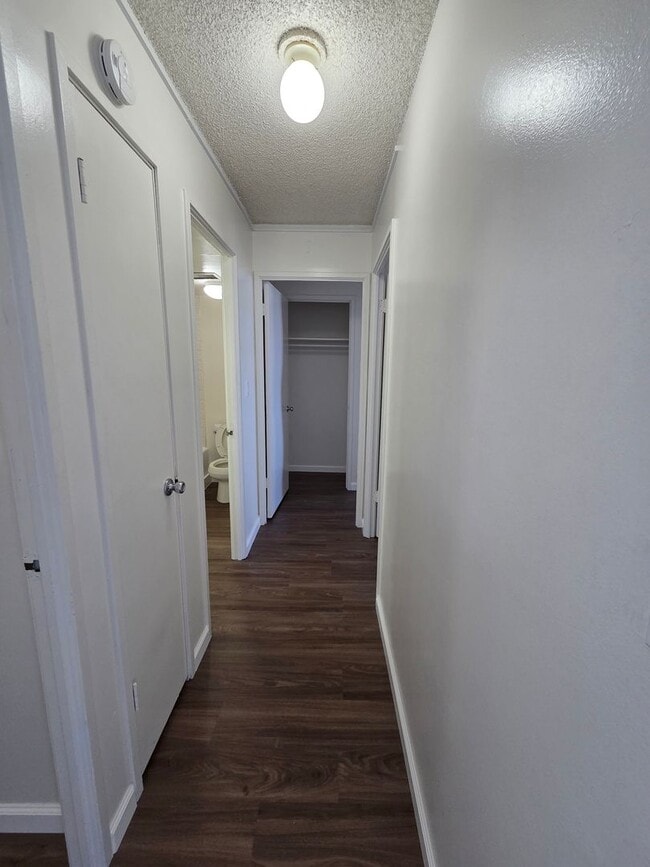 Building Photo - 2 bed, 2 bath, 1 parking Available for Rent in Salt Lake