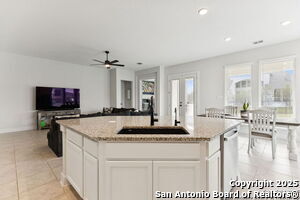 Building Photo - 462 Vamanos