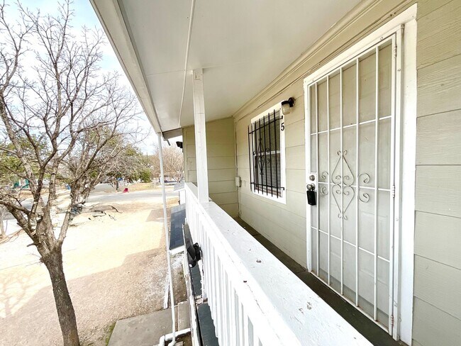 Building Photo - 602 Lovett Ave