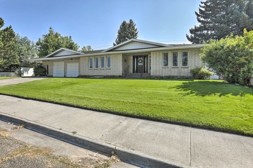 Building Photo - 930 Canyon Ave