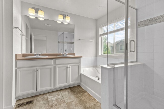 Building Photo - Beautiful 4 Bedroom Home in The Lakes at Centerra | 2,583 Sq. Ft.