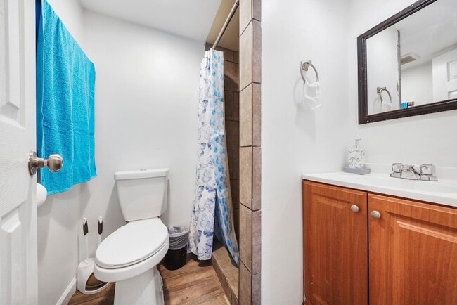 Building Photo - 8041 Howard Dr