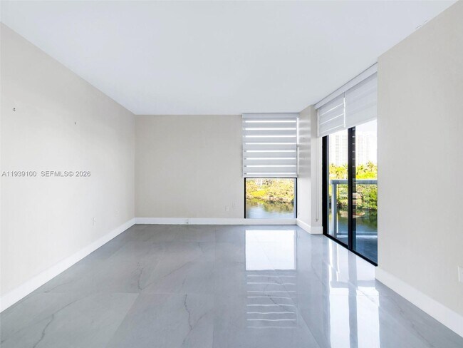 Building Photo - 20505 E Country Club Dr