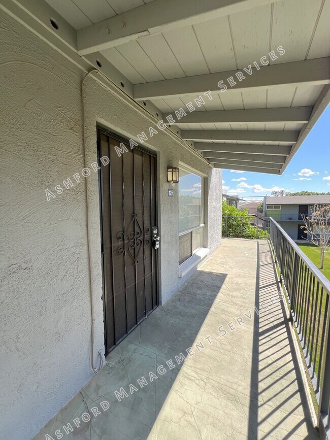 Building Photo - 7141 N 16th St