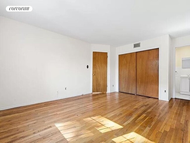 Building Photo - 175-32 Devonshire Rd