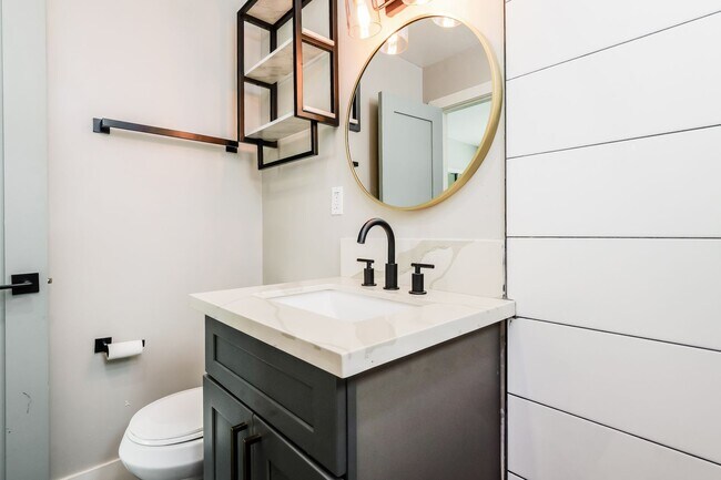 Building Photo - Stunning Home in Oceanside