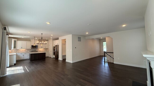 Building Photo - Craftsman-Style Home in Embrey Mill