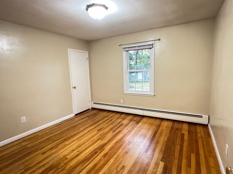 Building Photo - 81 Maurice St