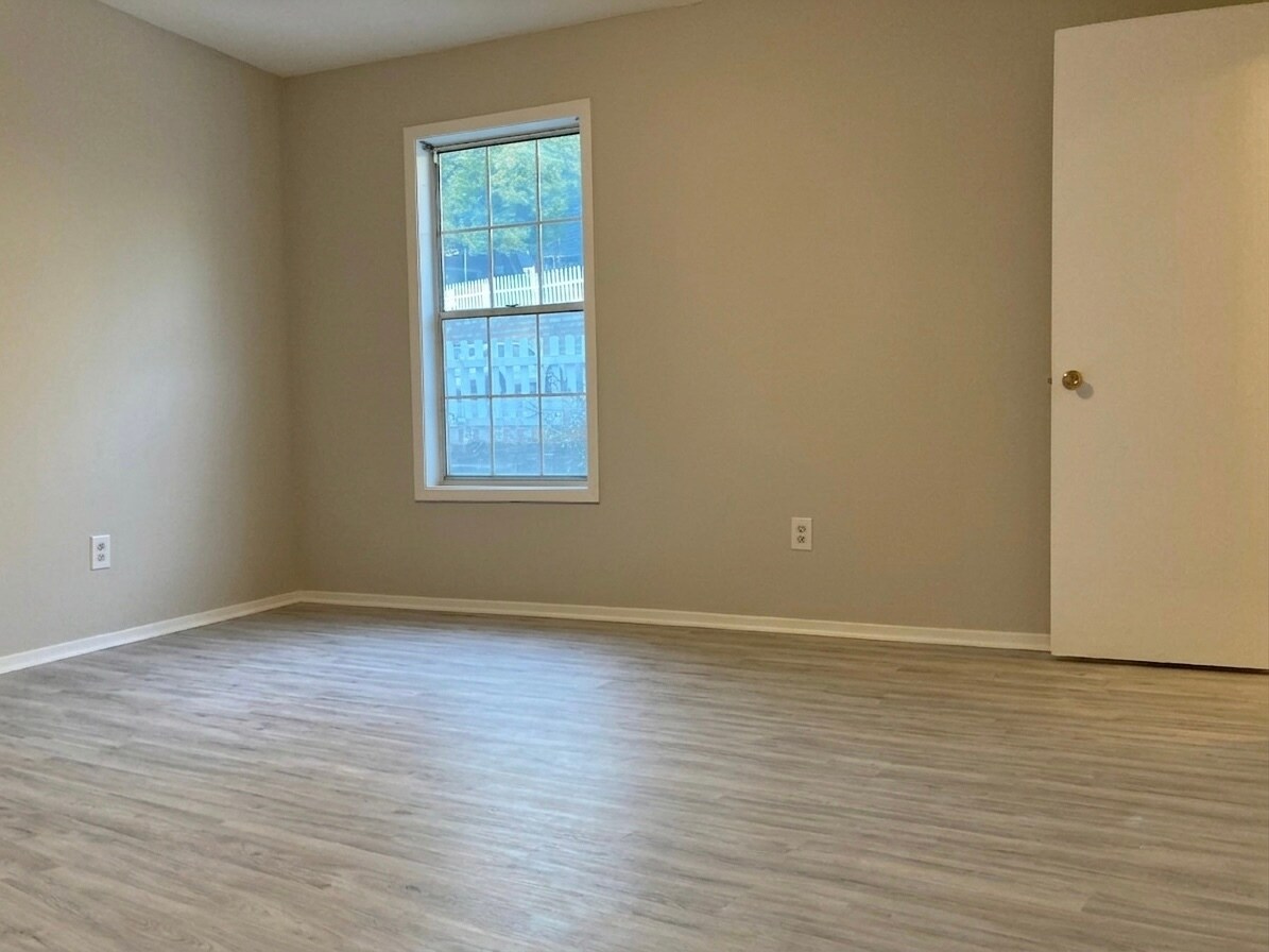 Bedrooms with Walk-In Closets - 1405 Vicksburg Plz