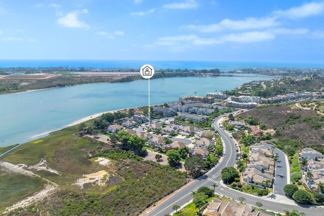 Building Photo - Immaculate 3 Bed, 2.5 Bath in Laguna Shores, Carlsbad!