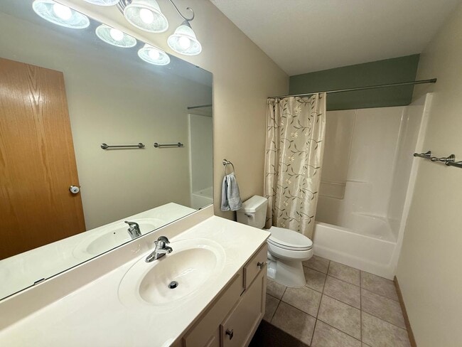 Building Photo - 331 Brookestone Dr SE