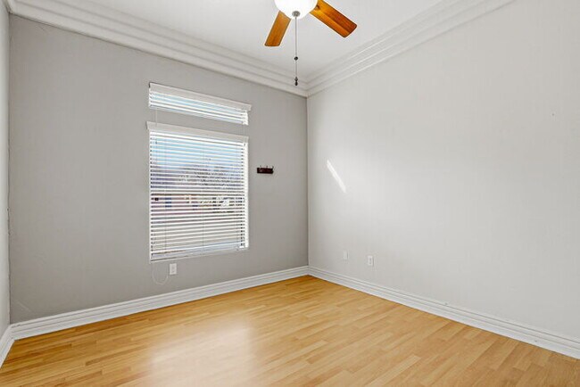 Building Photo - 724 Scott Ln